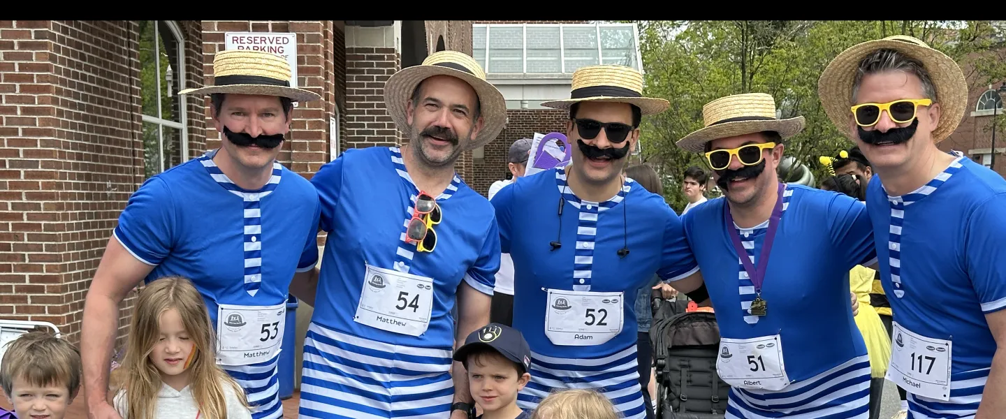 runners in costume